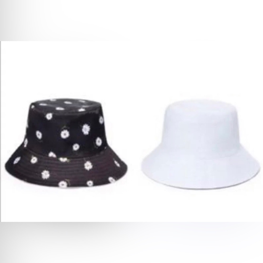 NEW Alice & Olivia reversible Bucket Hat Navy Daisy Print Solid White on Reverse